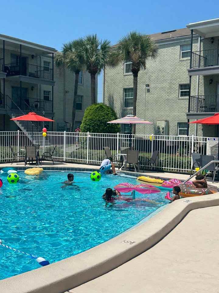 Royal Estates - Photo 6 of 15