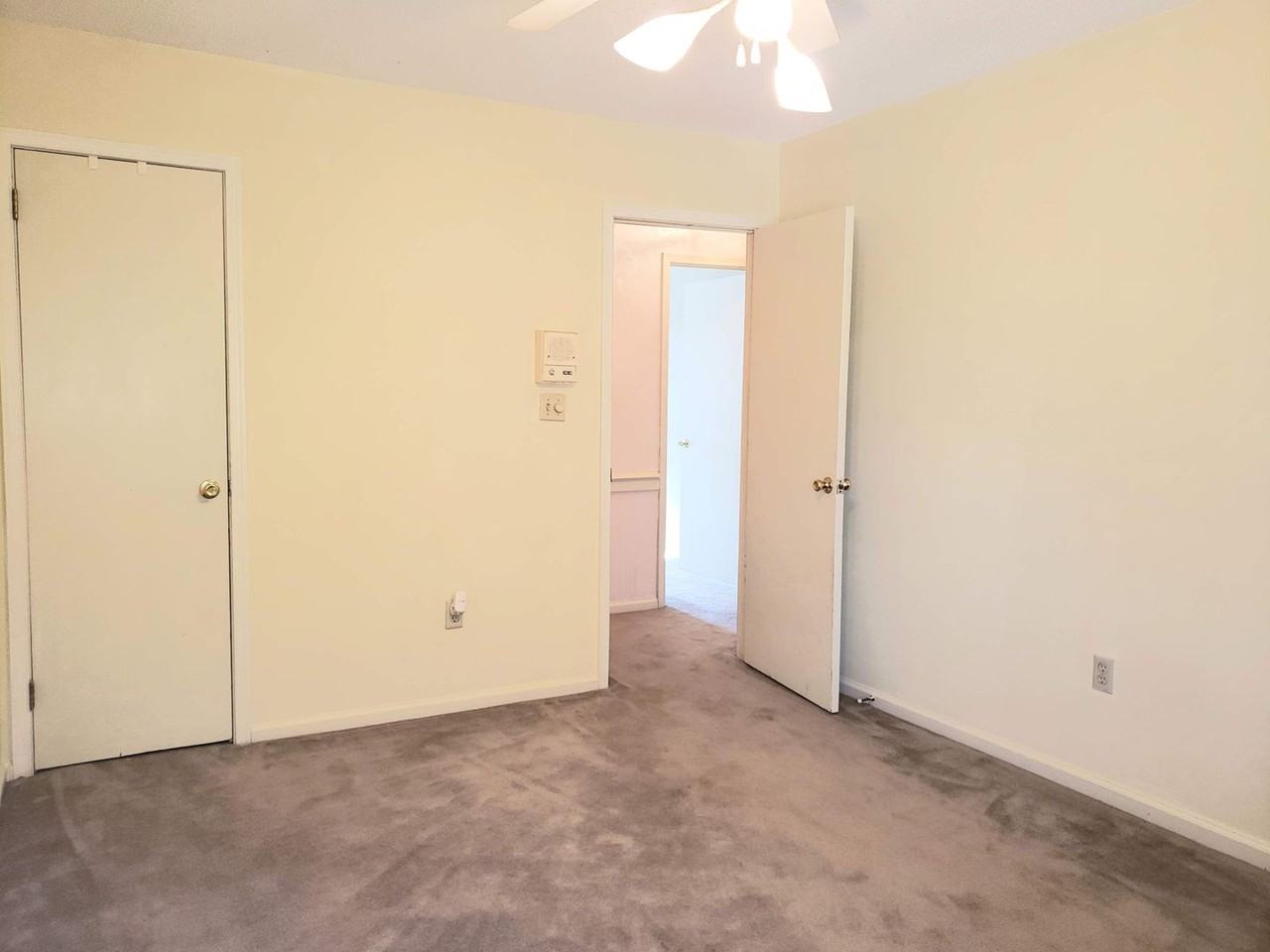 2140 Rexford Rd - Photo 2 of 10