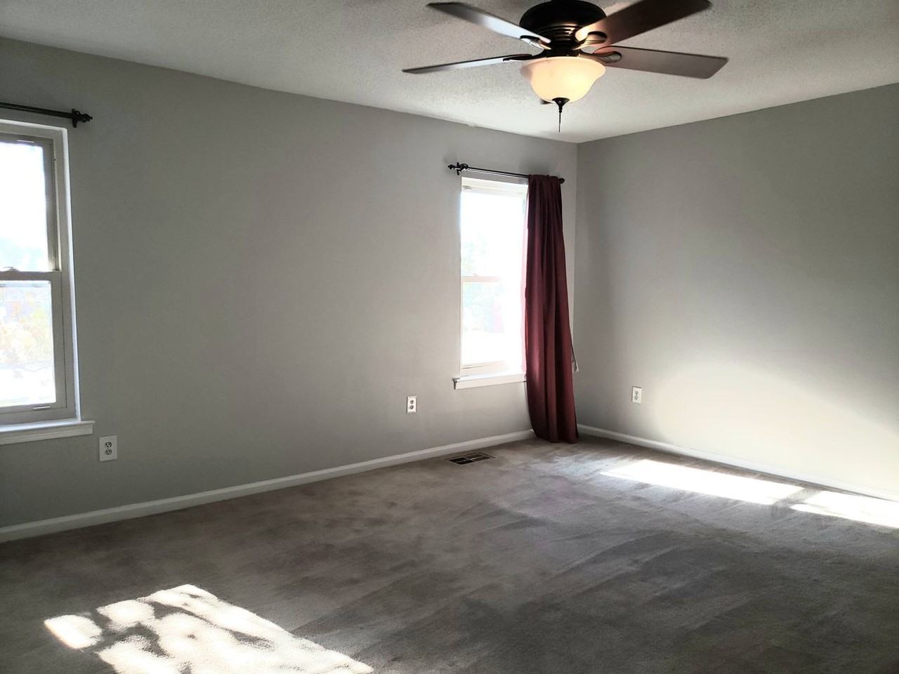 2140 Rexford Rd - Photo 4 of 10