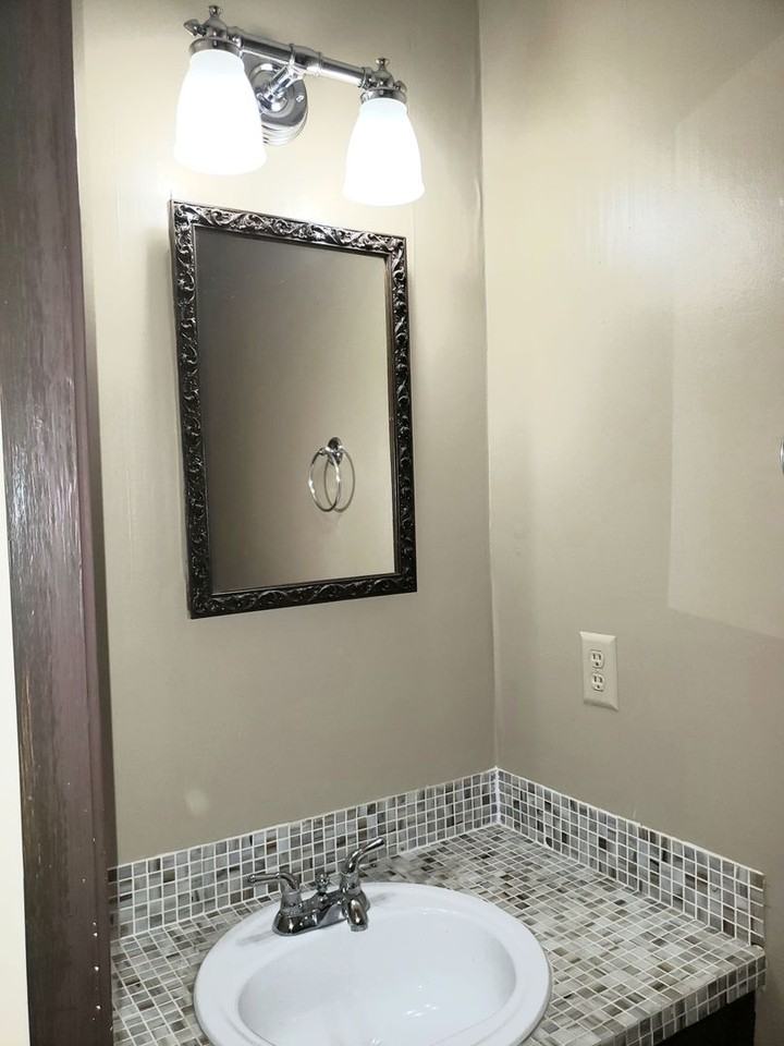 2140 Rexford Rd - Photo 6 of 10