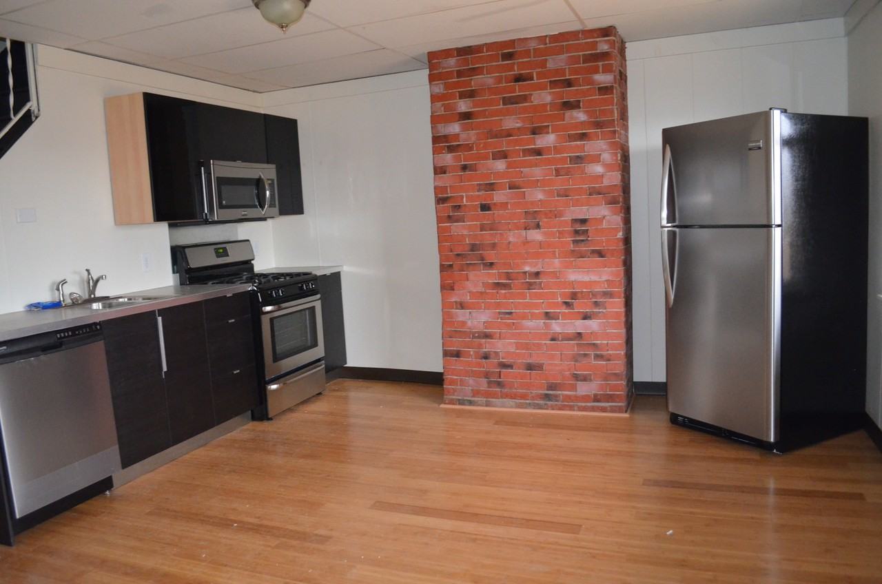 1009 Saint Martin St - Photo 3 of 11