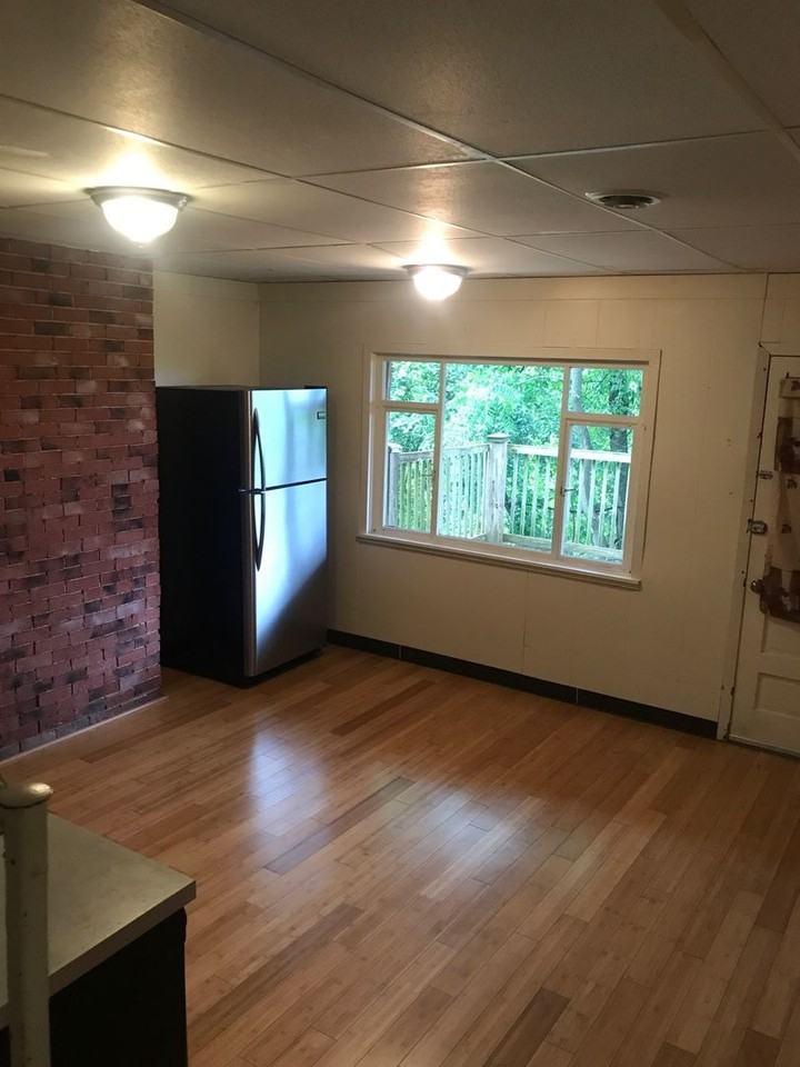 1009 Saint Martin St - Photo 4 of 11