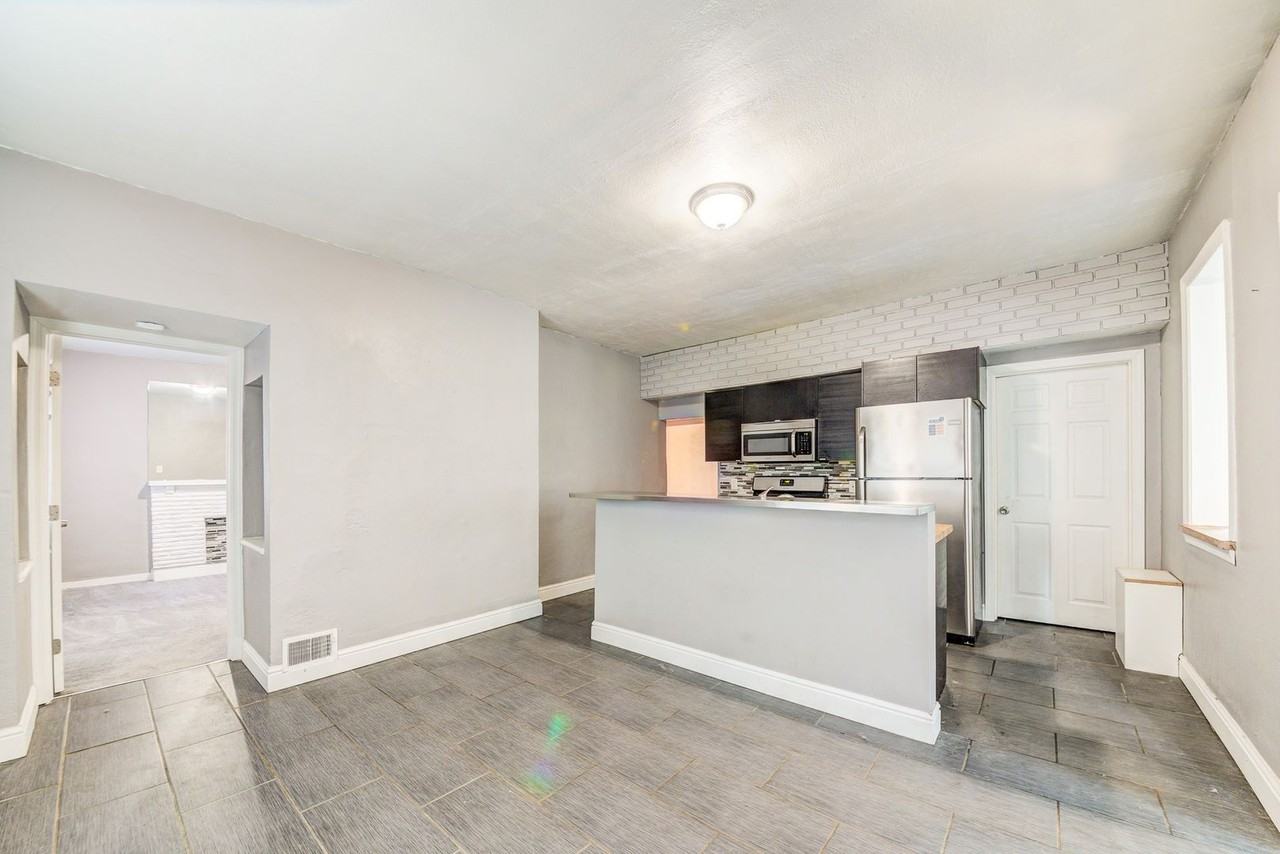 311 Boggs Ave - Photo 3 of 23