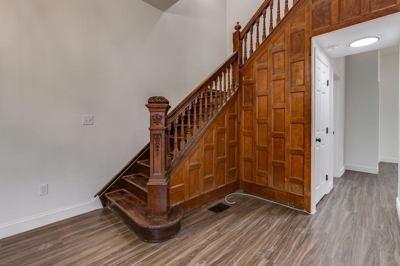 19 Allen St - Photo 2 of 50