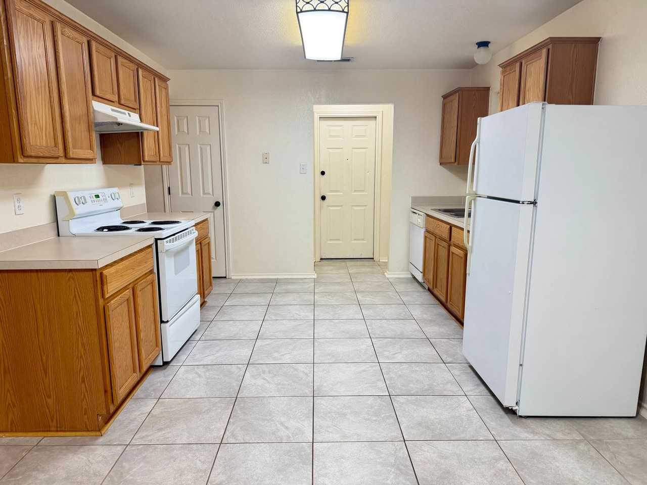 1215 E Avenue H - Photo 3 of 13