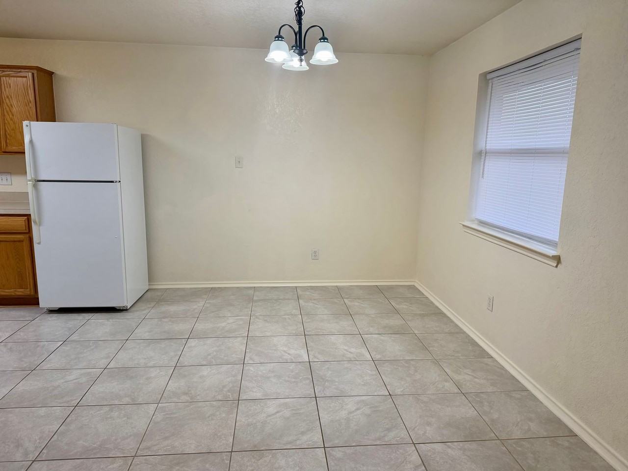 1215 E Avenue H - Photo 4 of 13