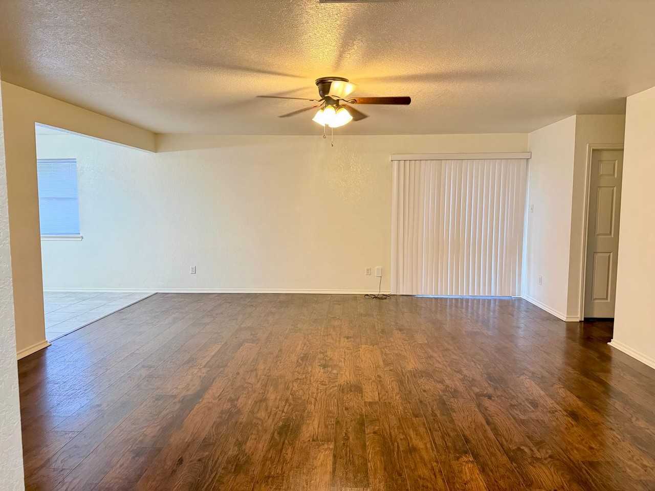 1215 E Avenue H - Photo 5 of 13