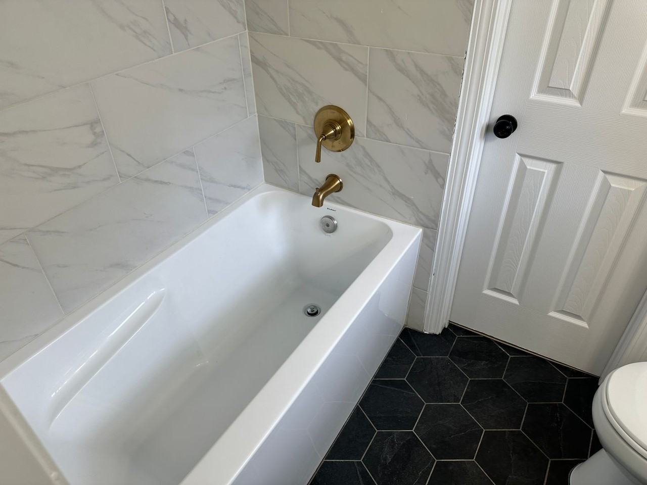 1444A Anderson St - Photo 6 of 7