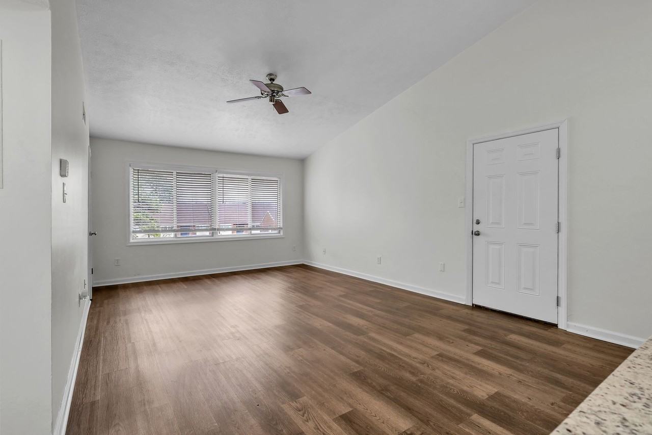 133 Hampton Club Dr #3 - Photo 3 of 16