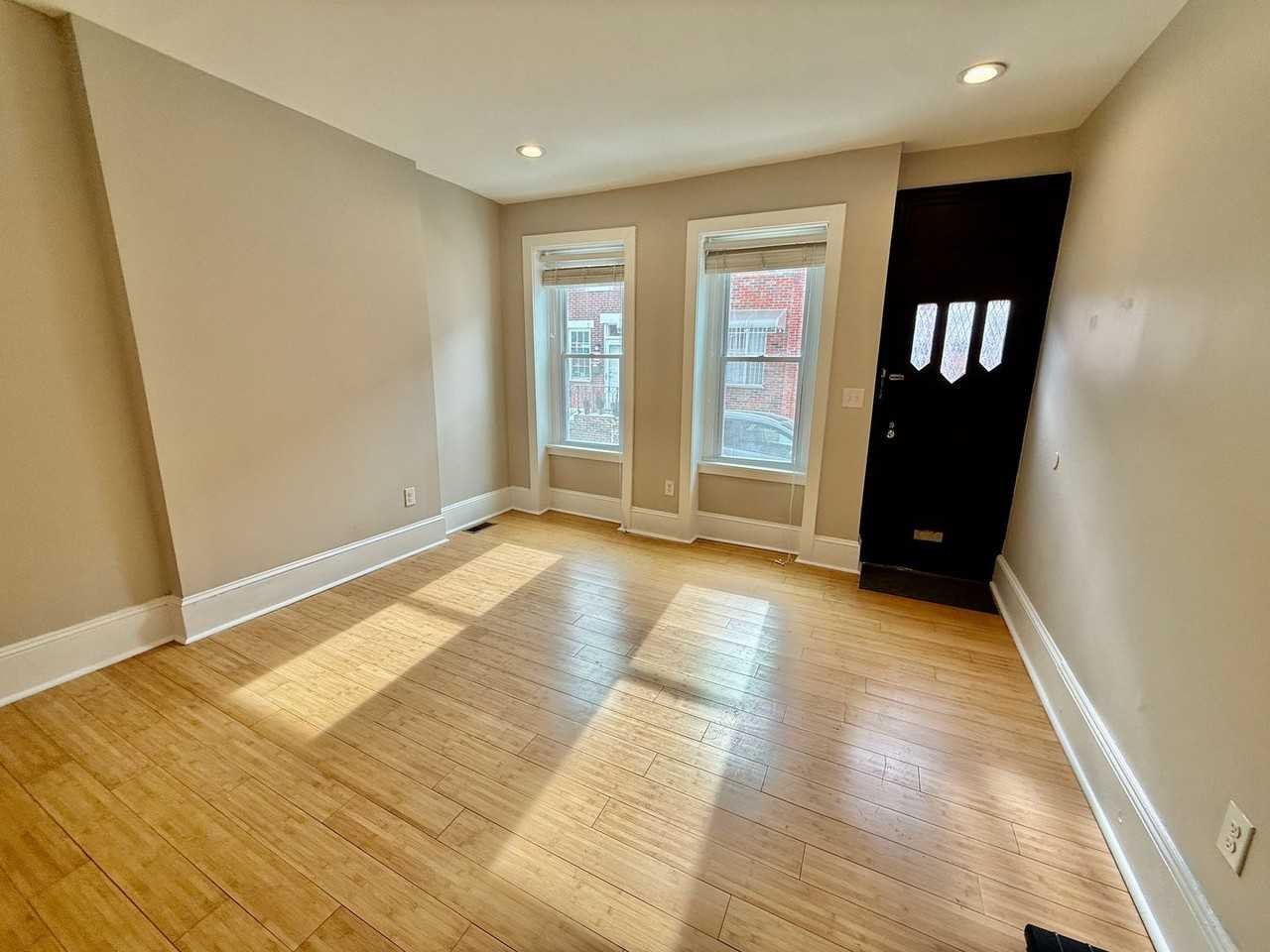 909 Tree St - Photo 4 of 46