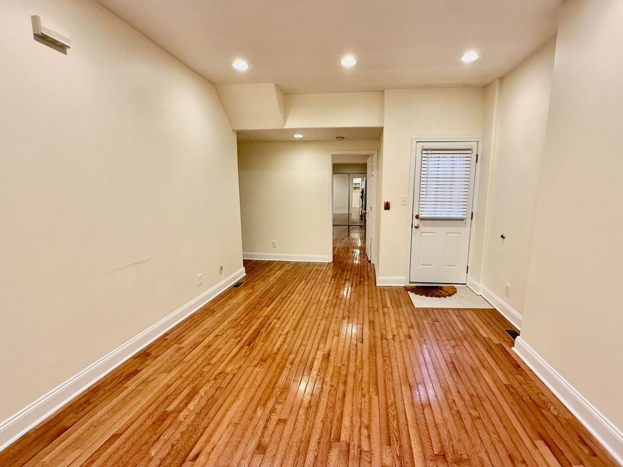 2205 Fitzwater St - Photo 4 of 30