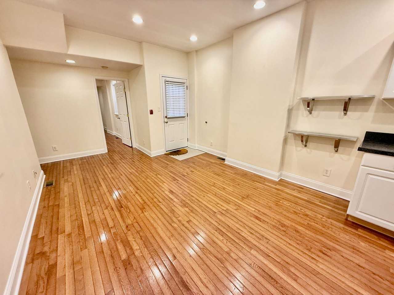 2205 Fitzwater St - Photo 5 of 30