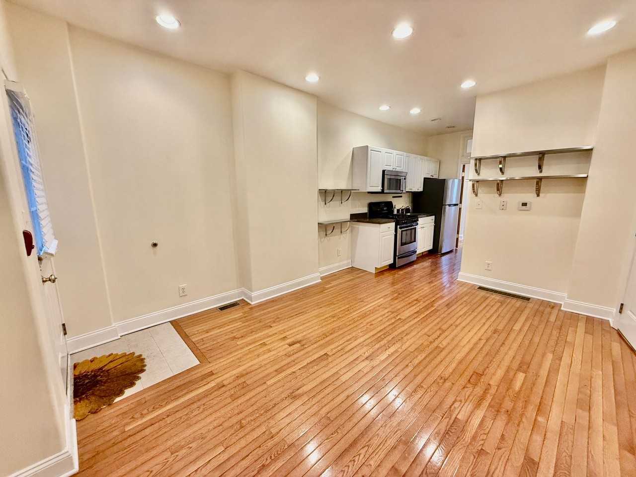 2205 Fitzwater St - Photo 6 of 30