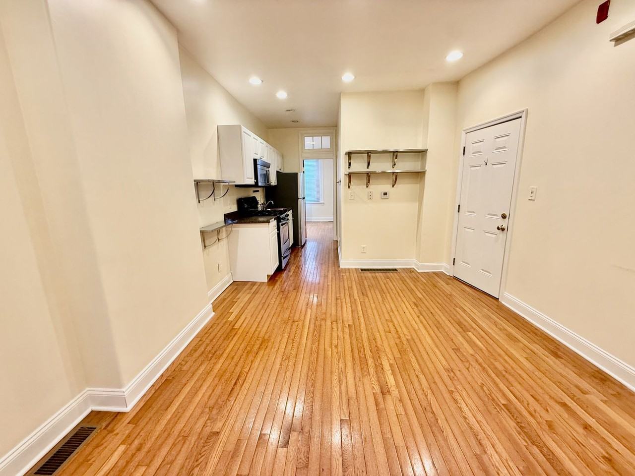 2205 Fitzwater St - Photo 7 of 30