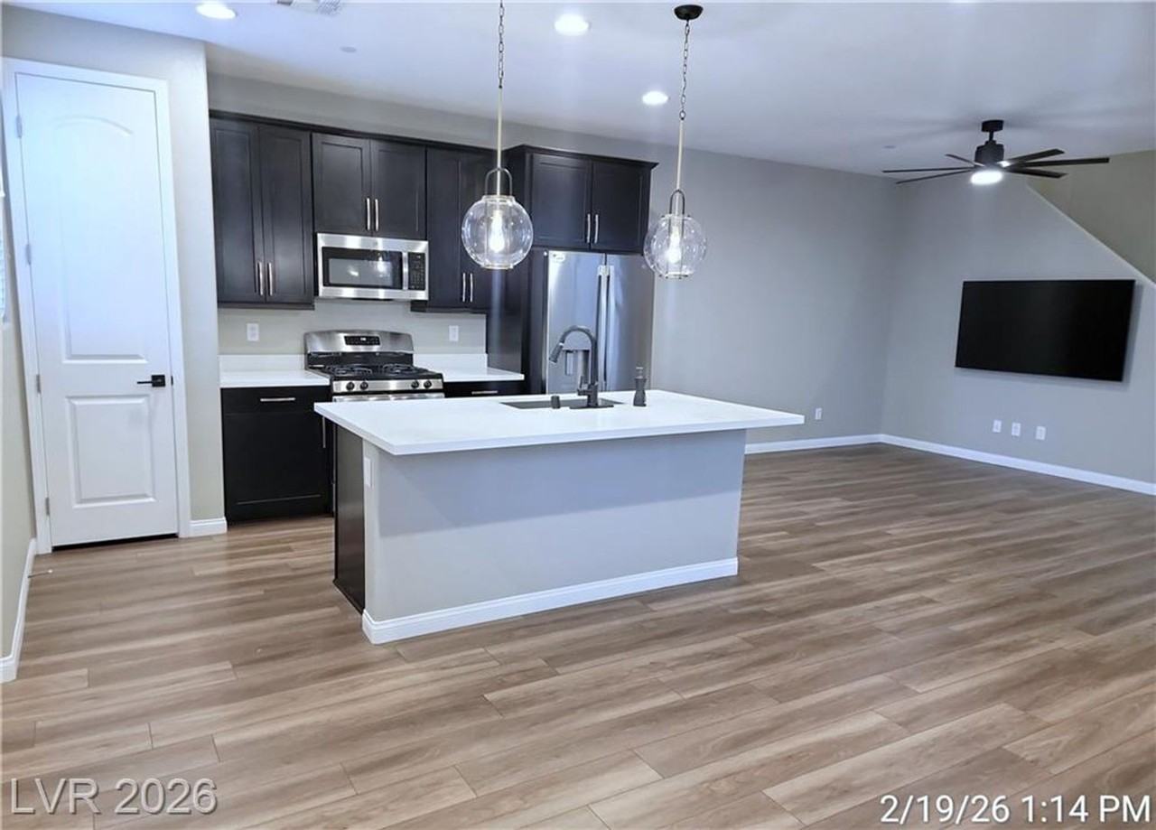716 N Water St - Photo 3 of 50