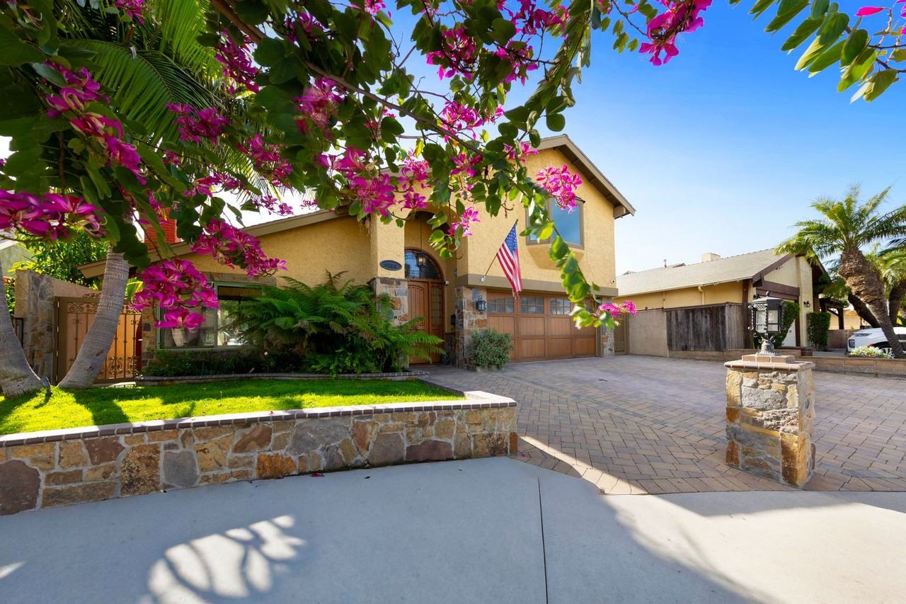 6180 Nauru St - Photo 2 of 36