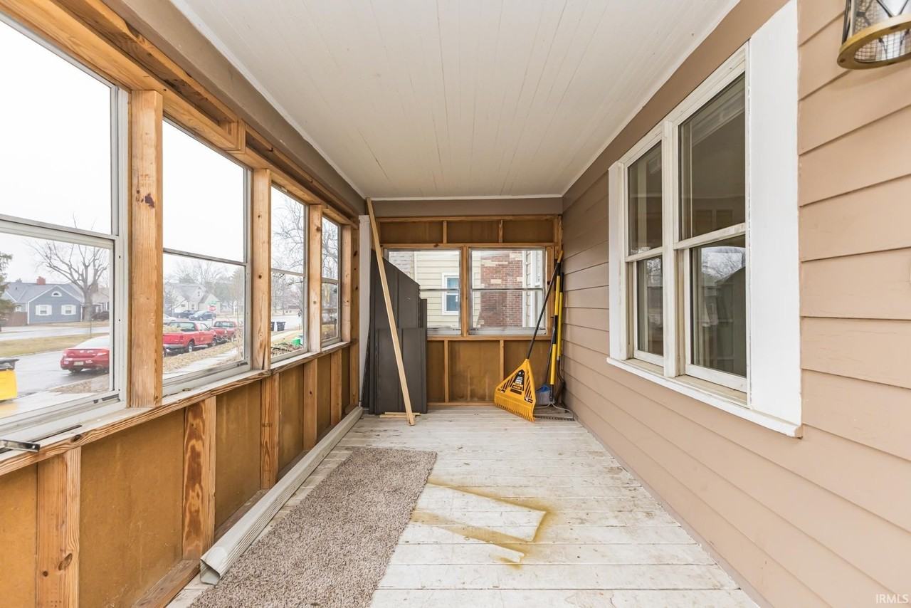 4545 Calumet Ave - Photo 2 of 30