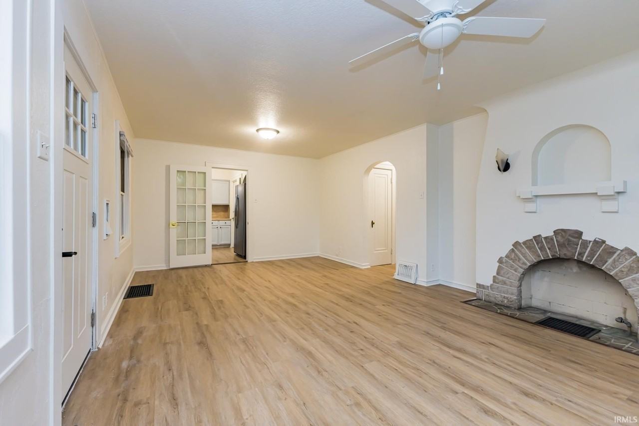 4545 Calumet Ave - Photo 7 of 30