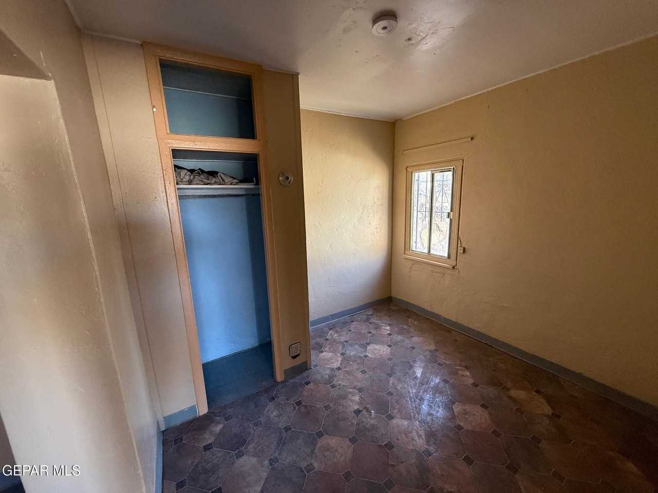 4000 1/2 Sacramento Ave - Photo 4 of 8