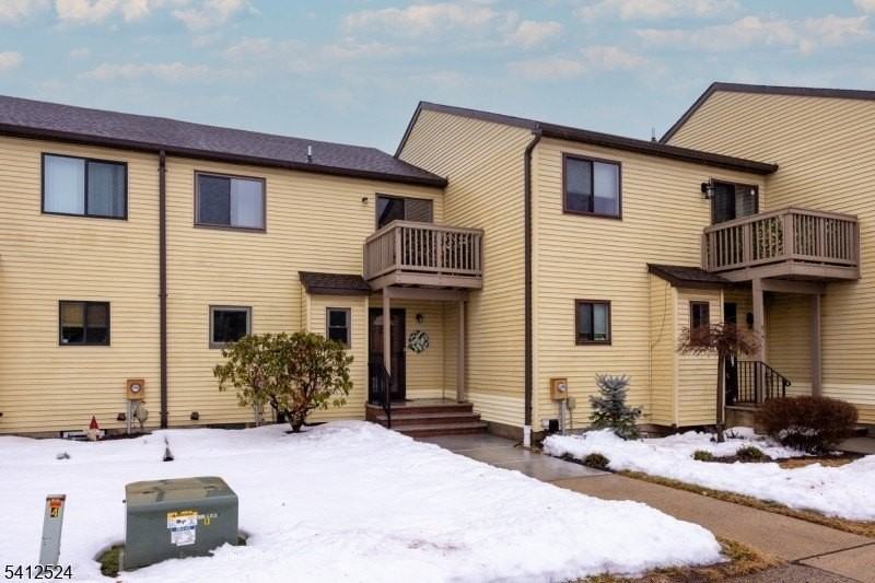 7 Lake Ct - Photo 2 of 25