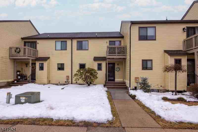 7 Lake Ct - Photo 3 of 25