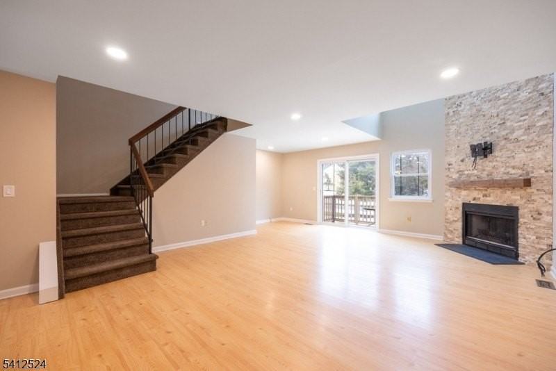 7 Lake Ct - Photo 4 of 25