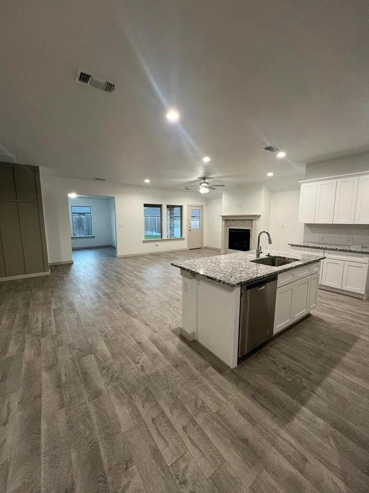 10518 Aberdeen Ave - Photo 3 of 20