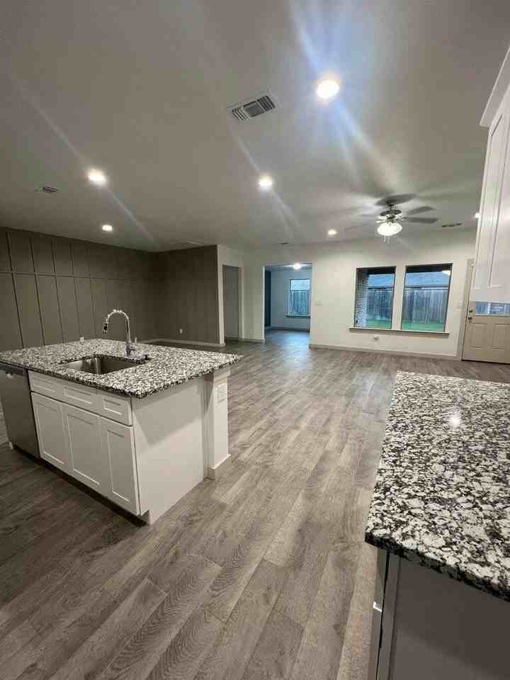 10518 Aberdeen Ave - Photo 4 of 20