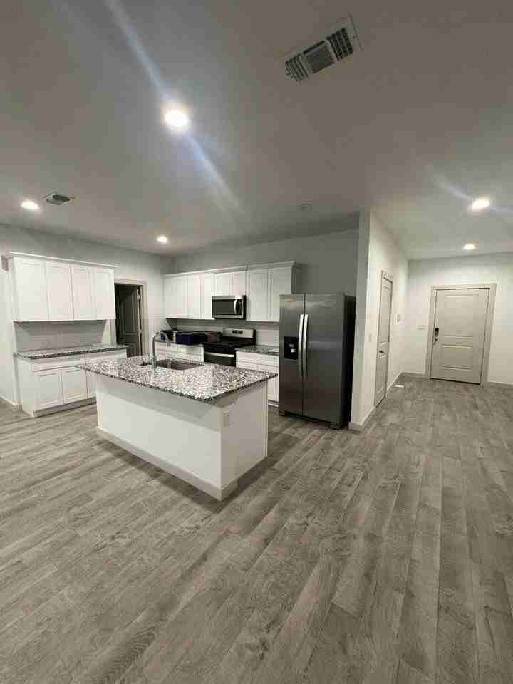 10518 Aberdeen Ave - Photo 5 of 20