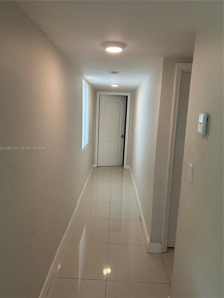 1560 Ne 129th St - Photo 7 of 9