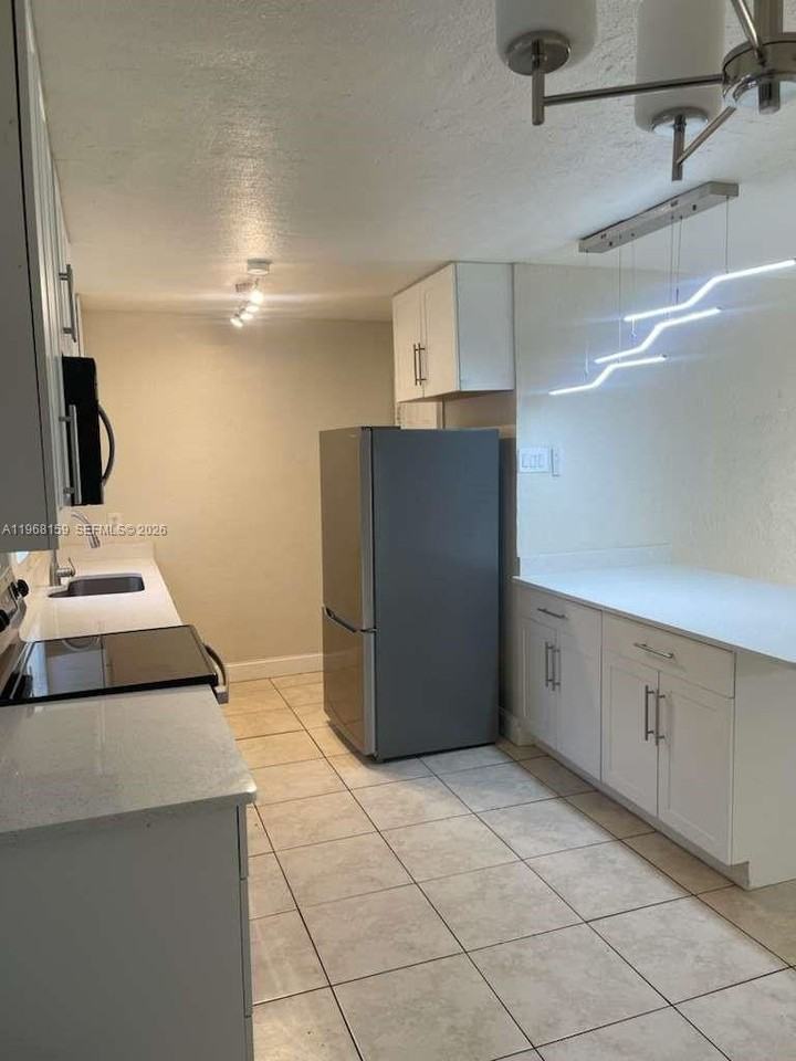 21882 Haines Ave - Photo 3 of 21