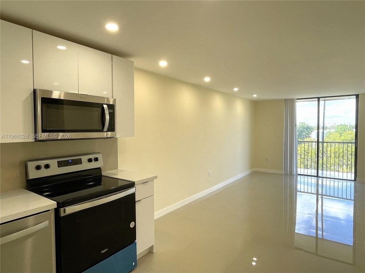 16851 Ne 23rd Ave #B521 - Photo 4 of 21