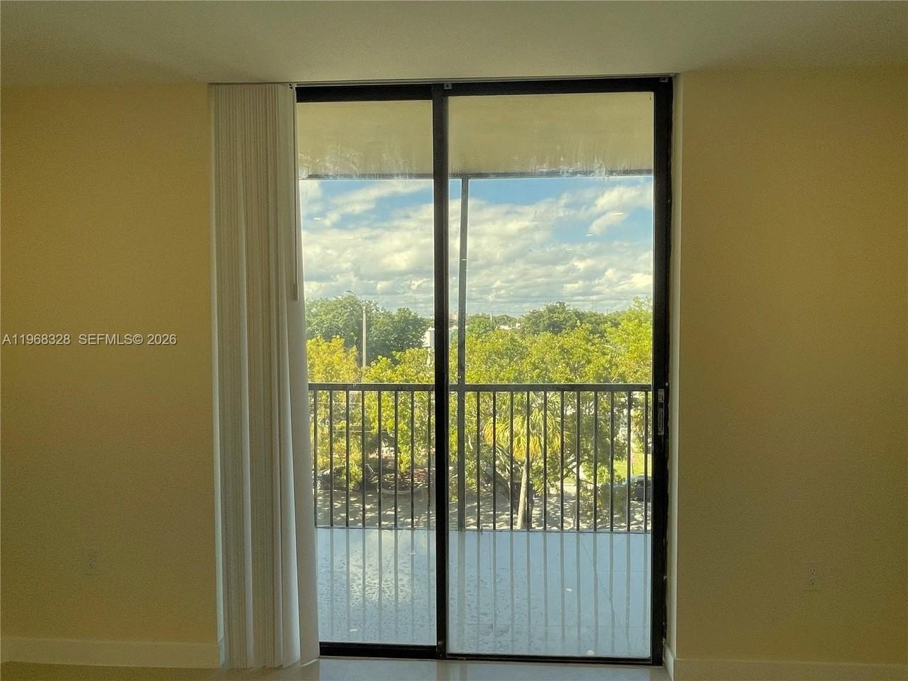 16851 Ne 23rd Ave #B521 - Photo 5 of 21