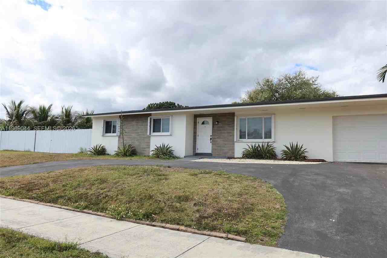 27684 Sw 163rd Ct #0 - Photo 2 of 9