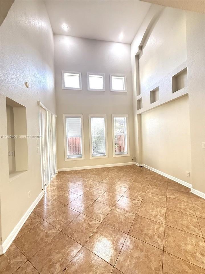 5081 Sw 136th Ter - Photo 4 of 23