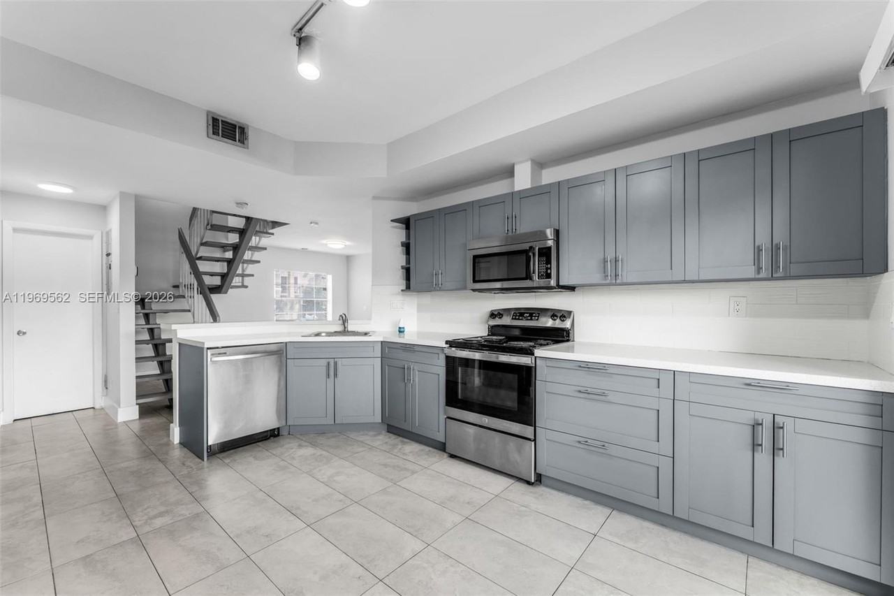 10450 Sw 154th Ct #8 - Photo 6 of 25