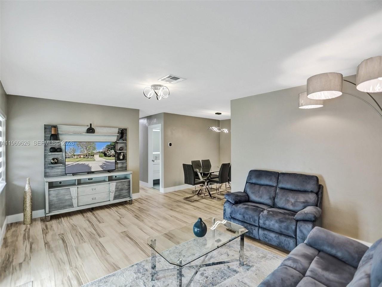 491 Se 23rd Ave #1 - Photo 3 of 27