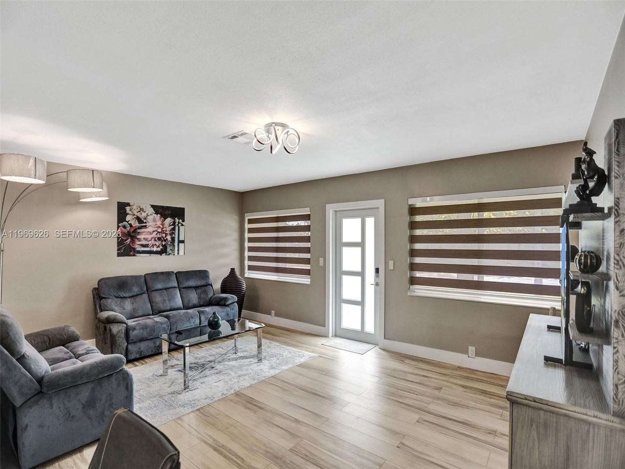 491 Se 23rd Ave #1 - Photo 4 of 27