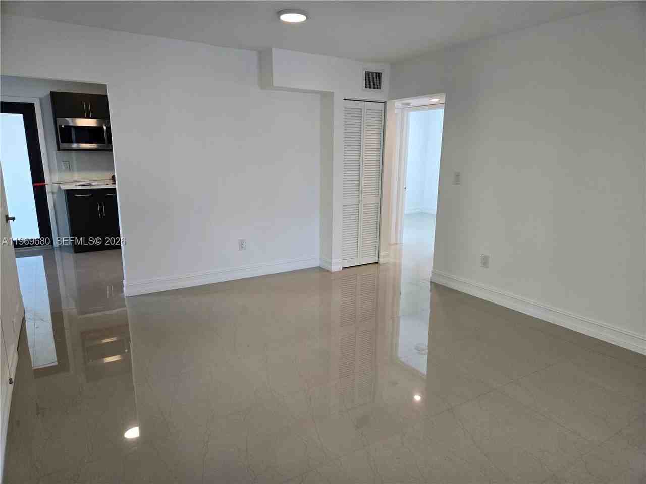 323 Sw 31st Ct #1 - Photo 4 of 19