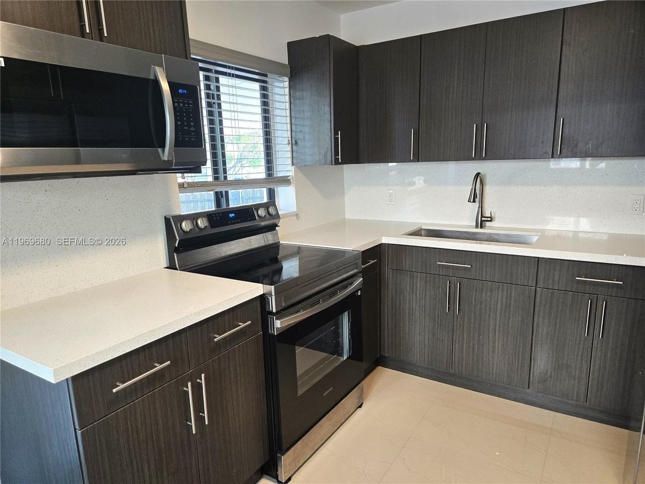 323 Sw 31st Ct #1 - Photo 6 of 19