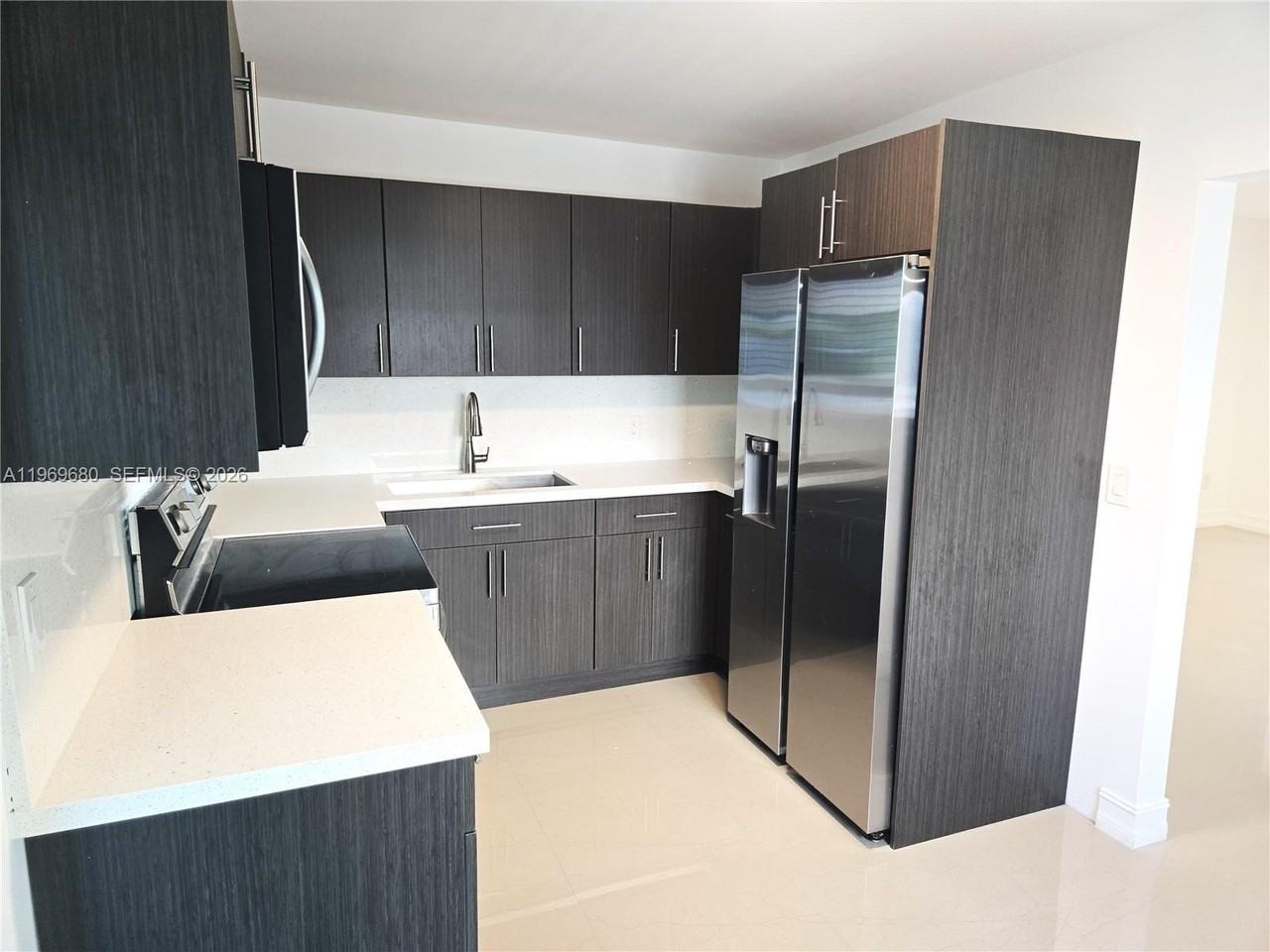 323 Sw 31st Ct #1 - Photo 7 of 19