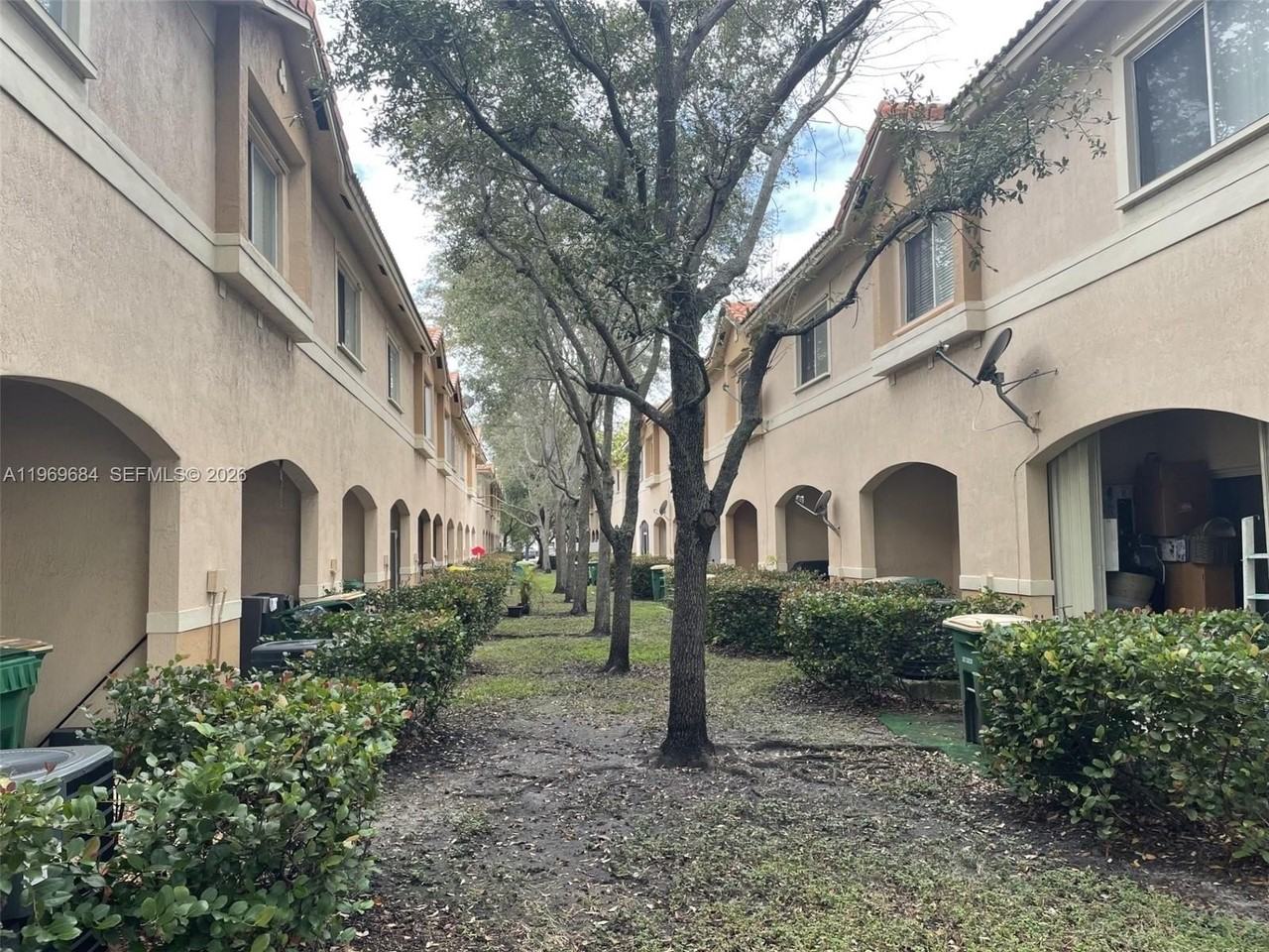 8835 S Isles Cir #8835 - Photo 5 of 20