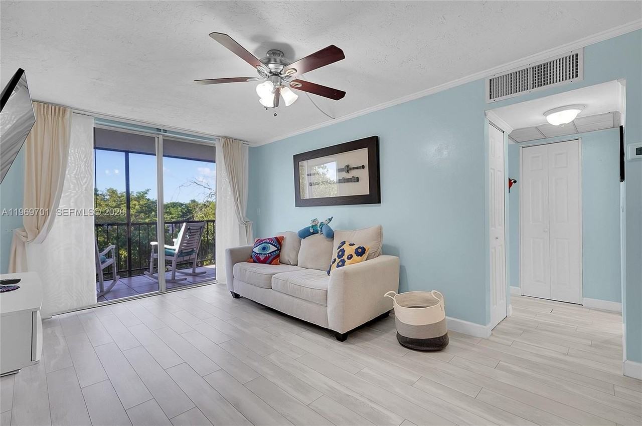 1681 Nw 70th Ave #418 - Photo 4 of 33