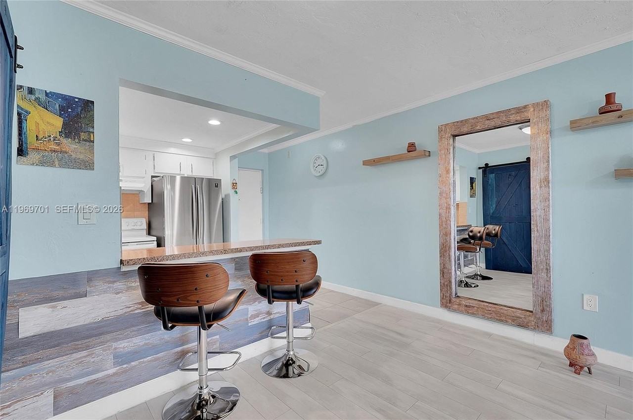 1681 Nw 70th Ave #418 - Photo 6 of 33