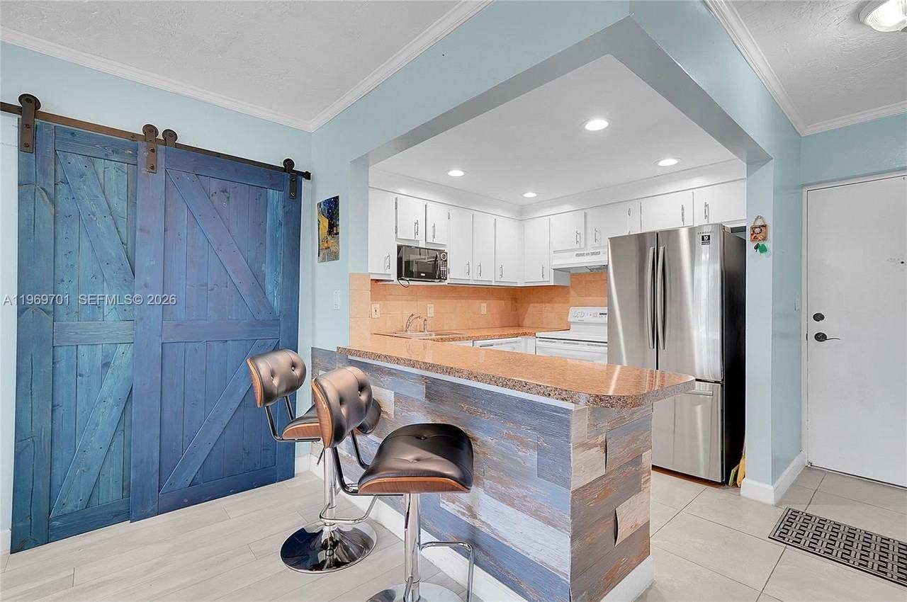 1681 Nw 70th Ave #418 - Photo 7 of 33