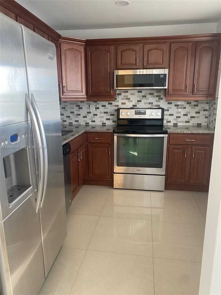 7118 Bonita Dr #405 - Photo 6 of 20