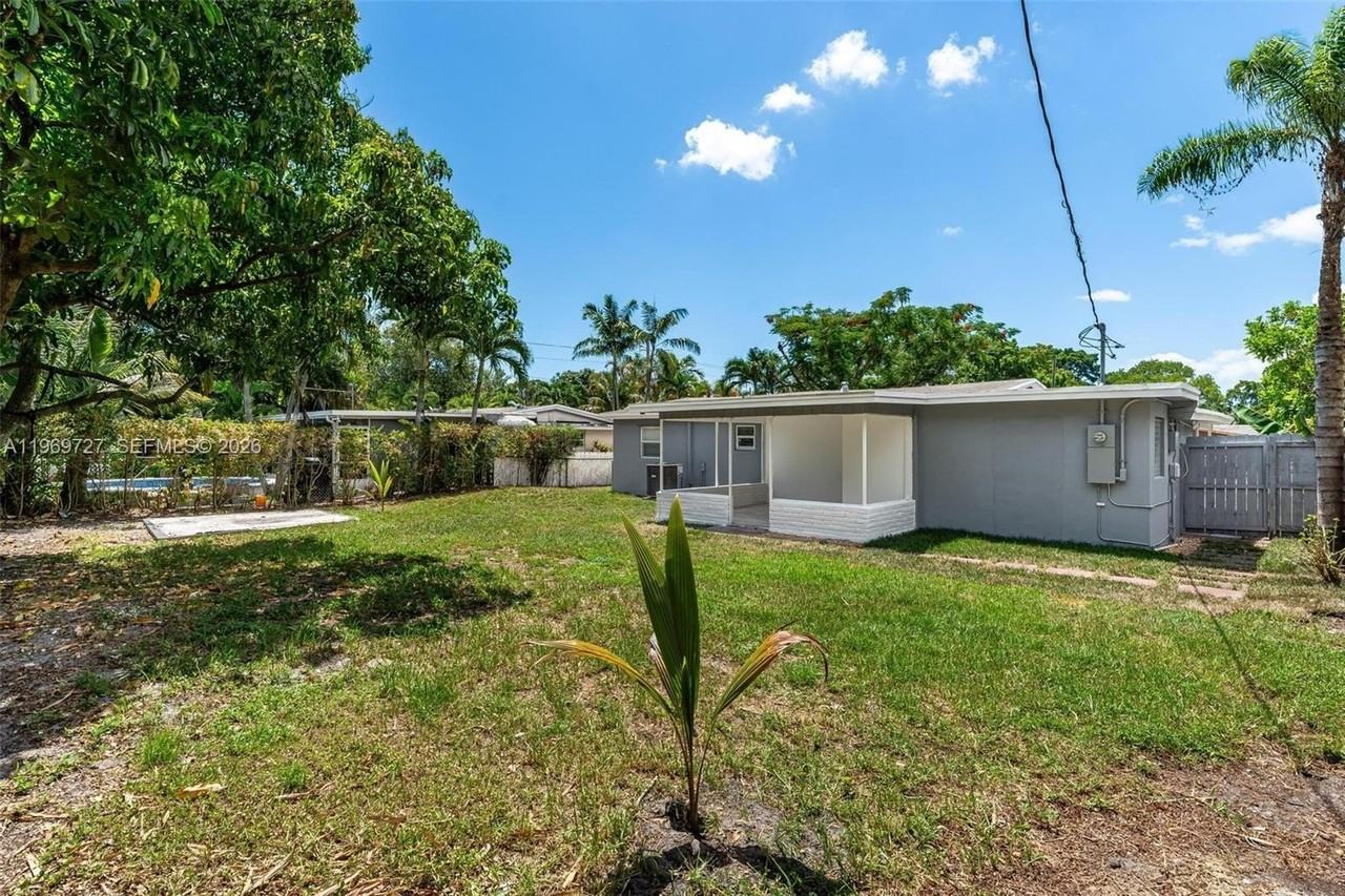 5615 Simms St - Photo 5 of 27