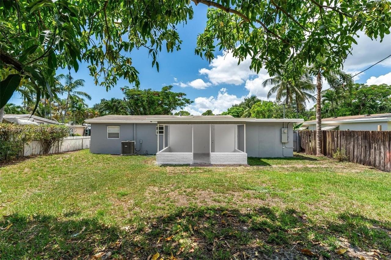 5615 Simms St - Photo 6 of 27