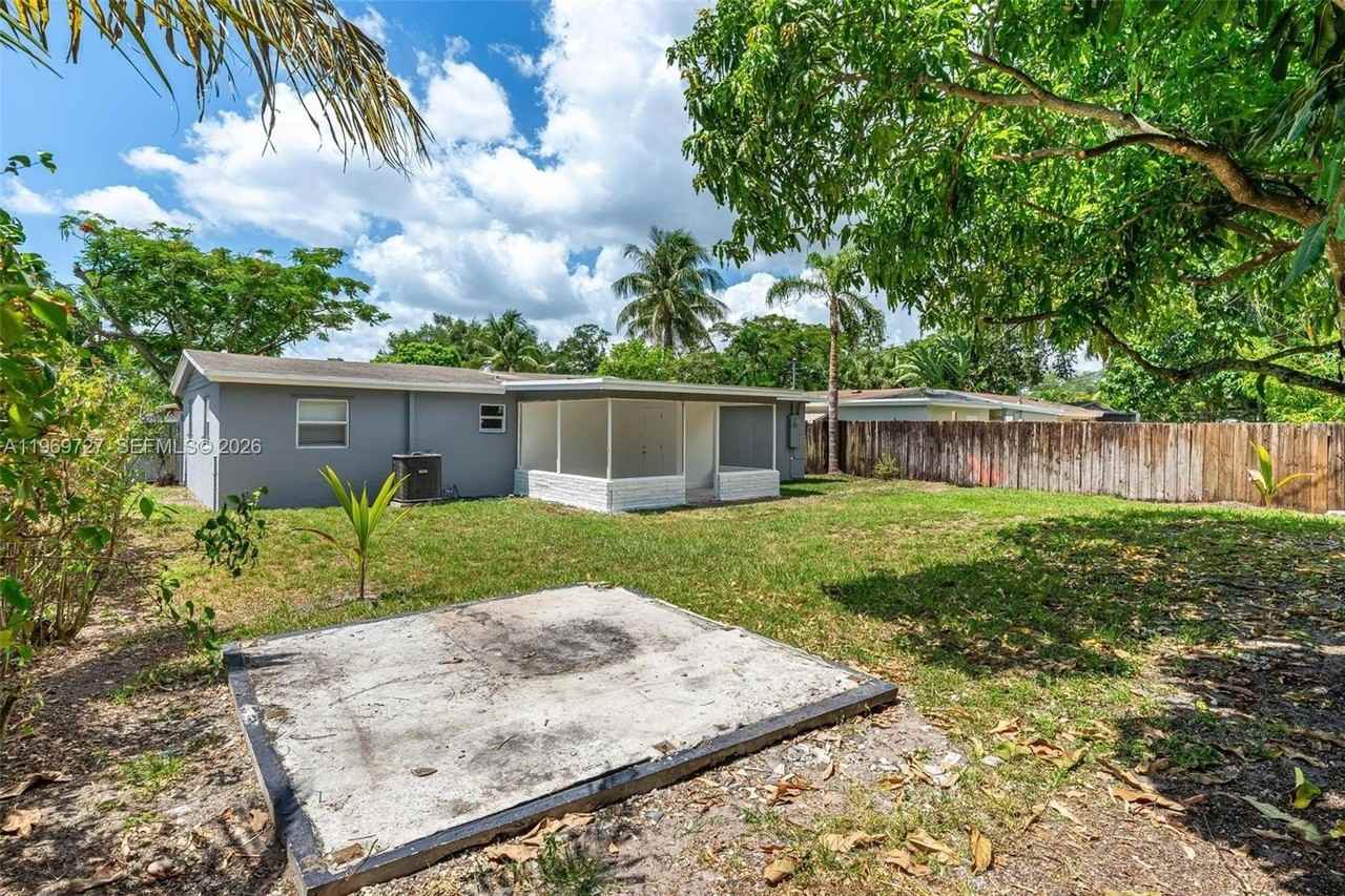 5615 Simms St - Photo 7 of 27