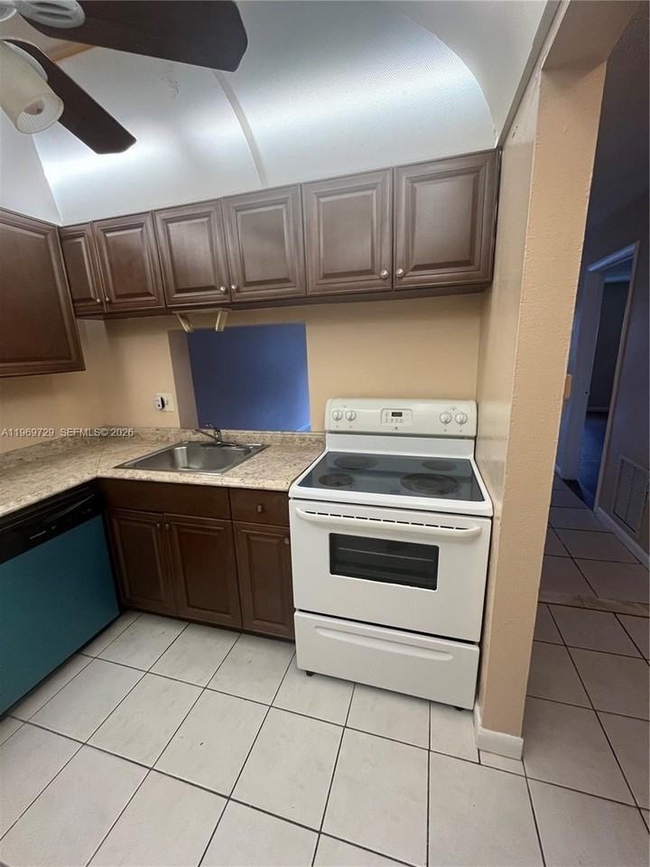 2800 Nw 56th Ave #E104 - Photo 2 of 10